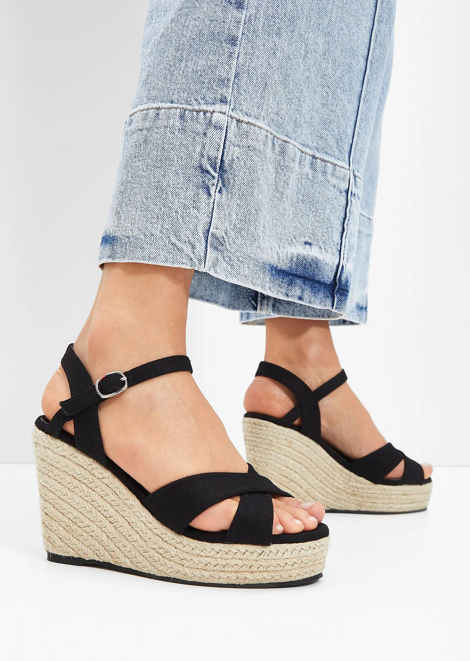 Πέδιλα με τακούνι πλατφόρμα-BODYFLIRT