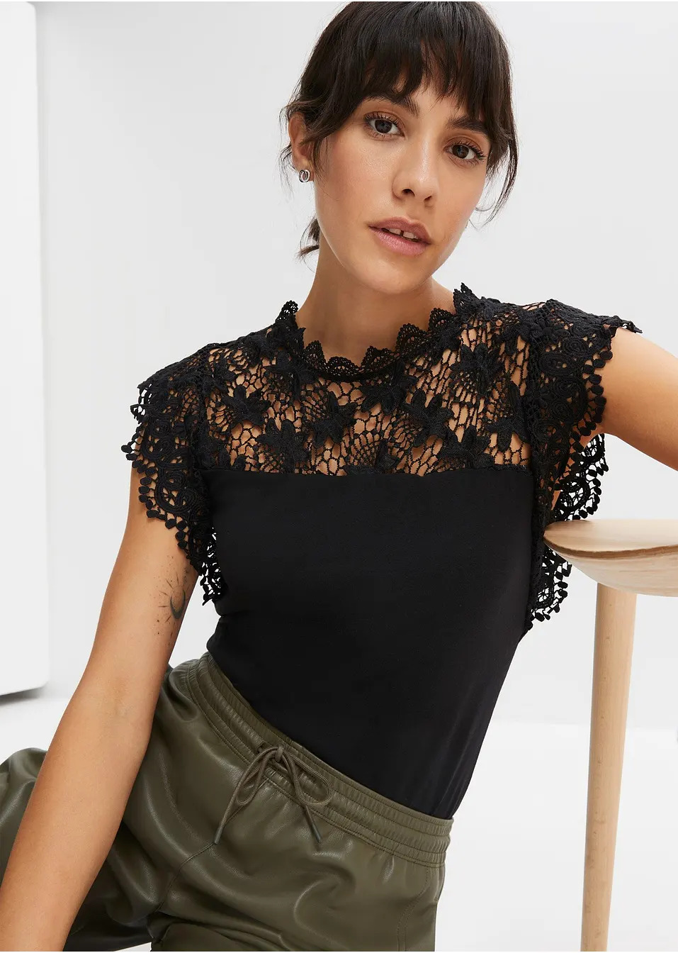 Μπλούζα με δαντέλα-BODYFLIRT