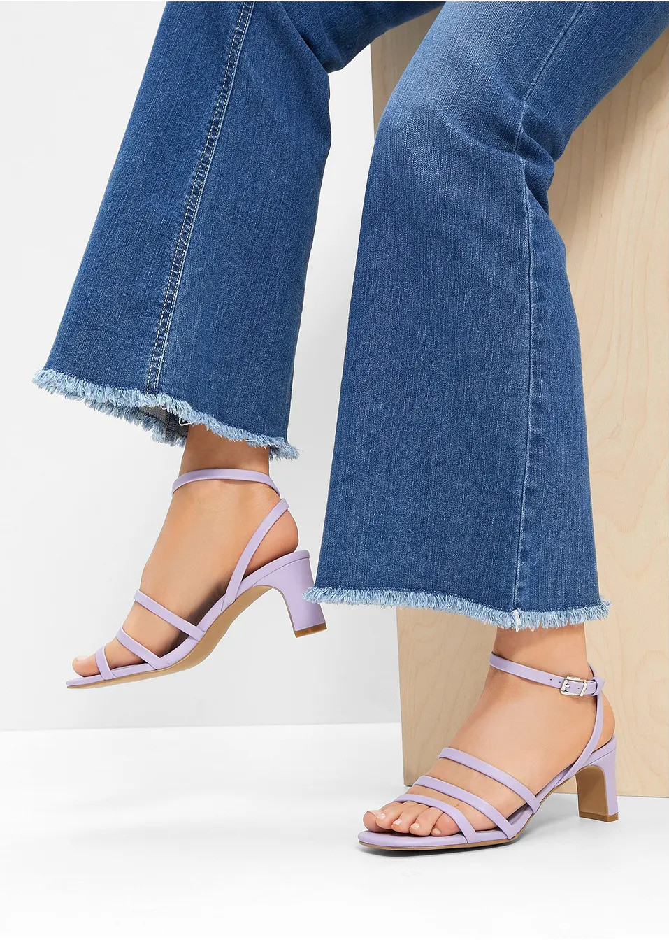 Πέδιλα με τακούνι-BODYFLIRT