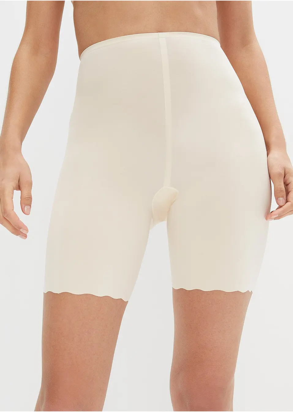 Βερμούδα με ελαφρύ αποτέλεσμα σμίλευσης-bonprix