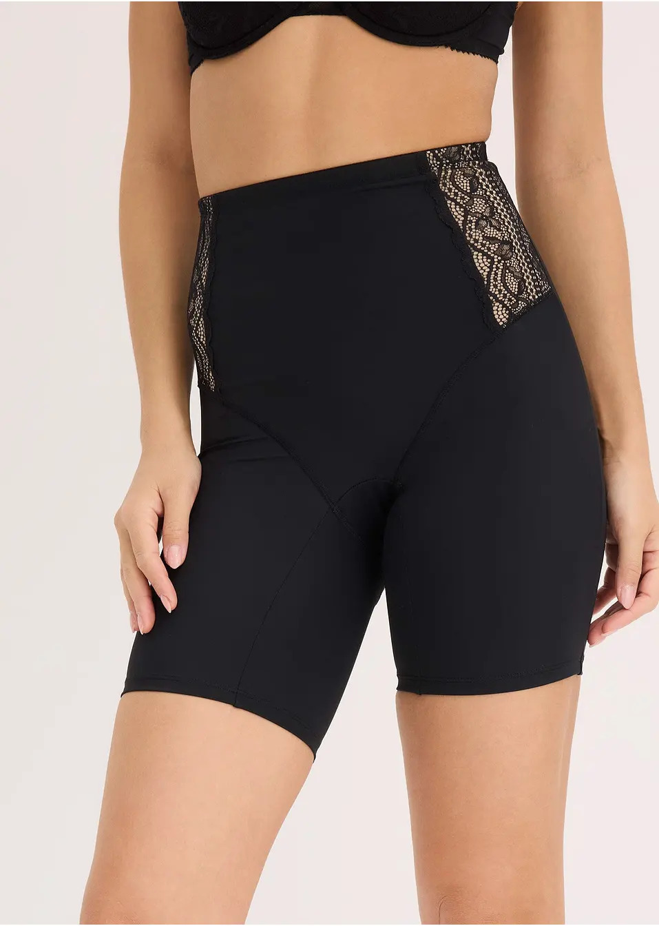 Ποδηλατική βερμούδα που σμιλεύει με μεσαίο αποτέλεσμα σύσφιγξης-bonprix