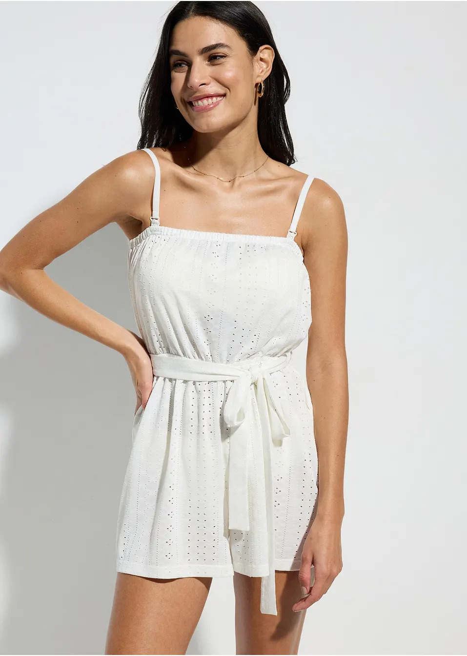 Ολόσωμη φόρμα για την παραλία με crochet look-bonprix