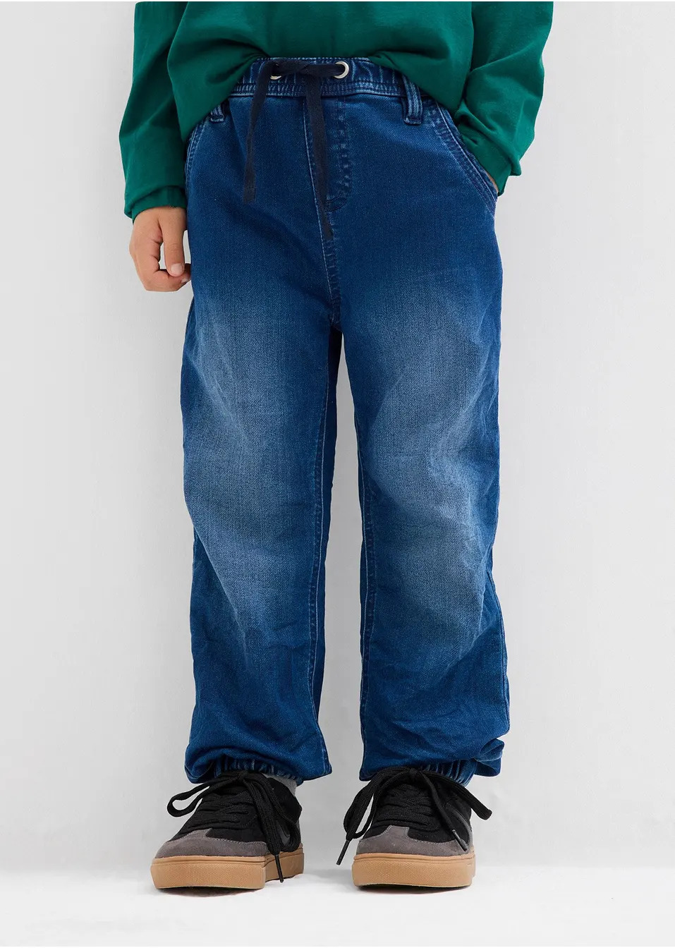 Τζιν φούτερ με λάστιχο στη μέση regular fit, straight-bonprix