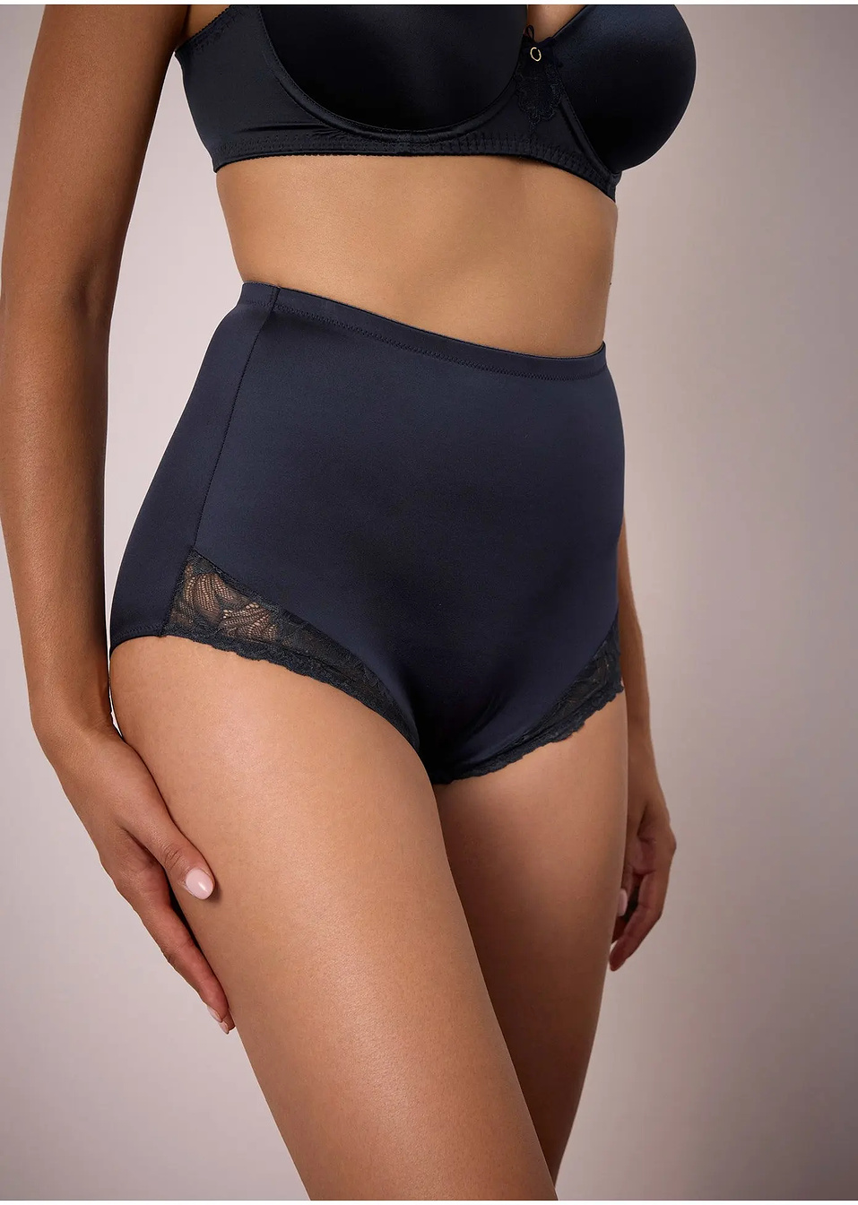 Σλιπ σύσφιγξης με γυαλιστερό look και μεσαίο αποτέλεσμα σμίλευσης (συσκευασία των 2)-bonprix