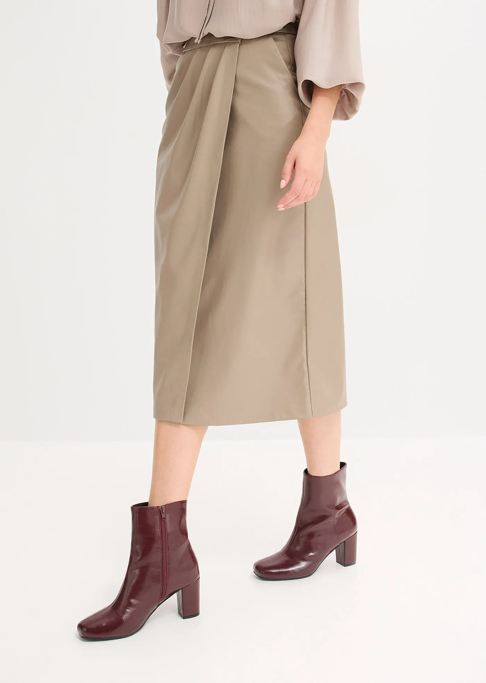 Φούστα midi σε γραμμή φάκελο από δερματίνη-bonprix